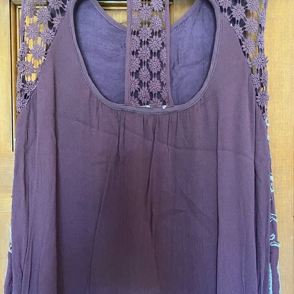 Hyde Park Beaded Blouse with embroidery. - Picture 5 of 11